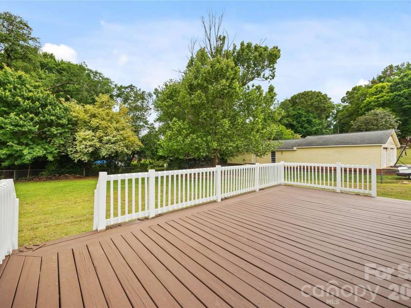2417 Rosemond Circle, Gastonia, NC 28056.  MLS# CAR4382903, YatesRealty ID 24596. 