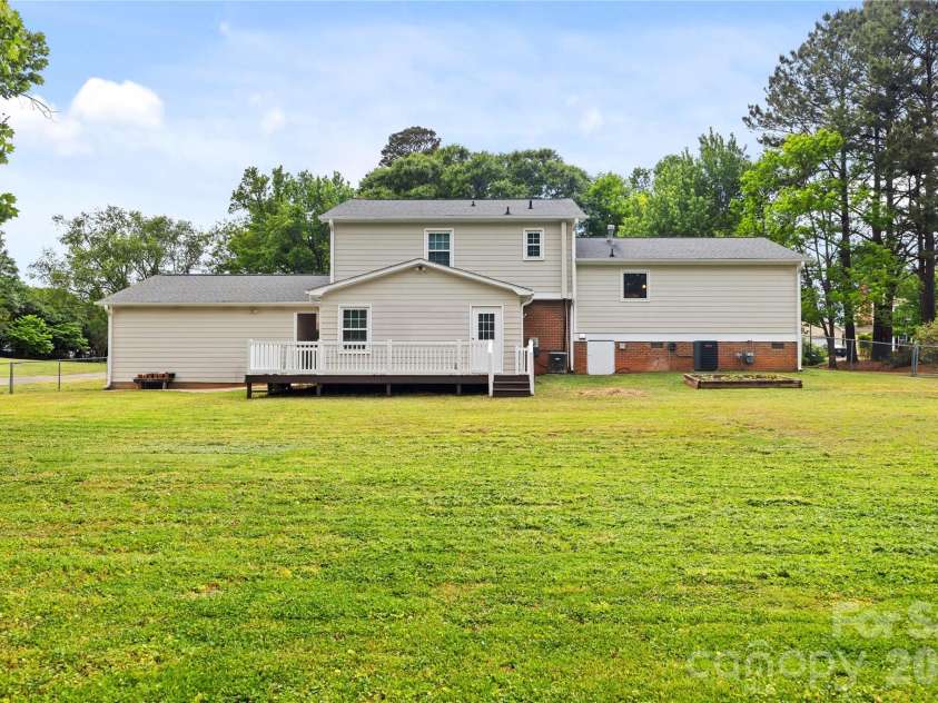 2417 Rosemond Circle, Gastonia, NC 28056.  MLS# CAR4382903, YatesRealty ID 24596. 