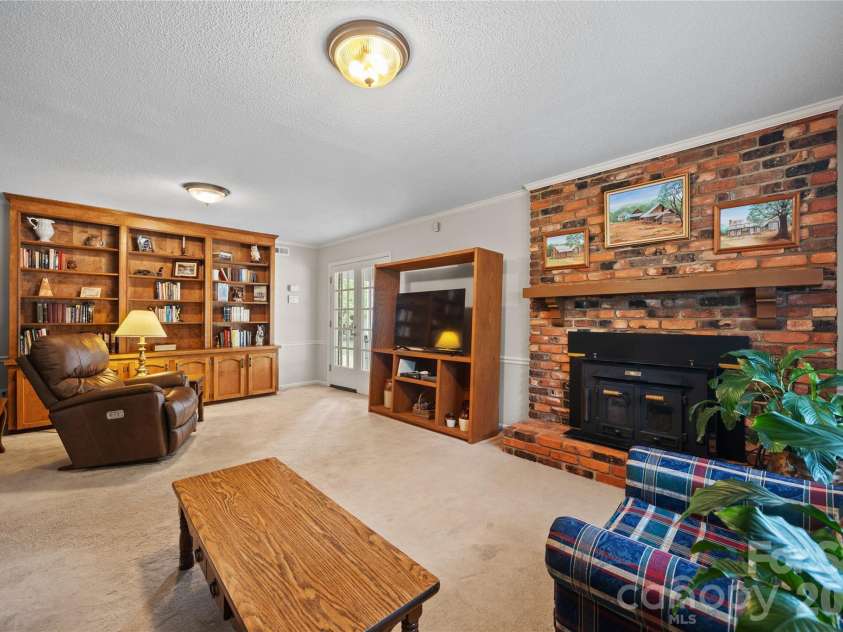 2417 Rosemond Circle, Gastonia, NC 28056.  MLS# CAR4382903, YatesRealty ID 24596. 