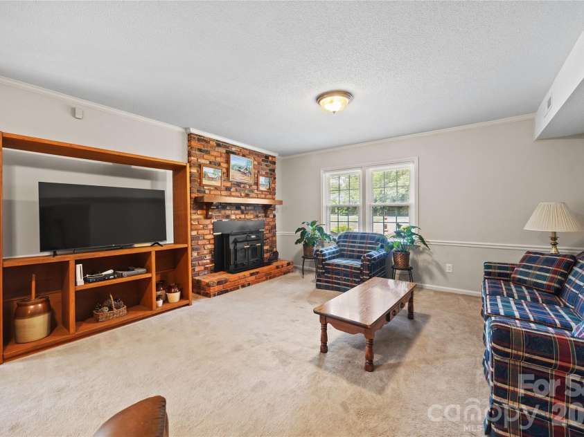 2417 Rosemond Circle, Gastonia, NC 28056.  MLS# CAR4382903, YatesRealty ID 24596. 