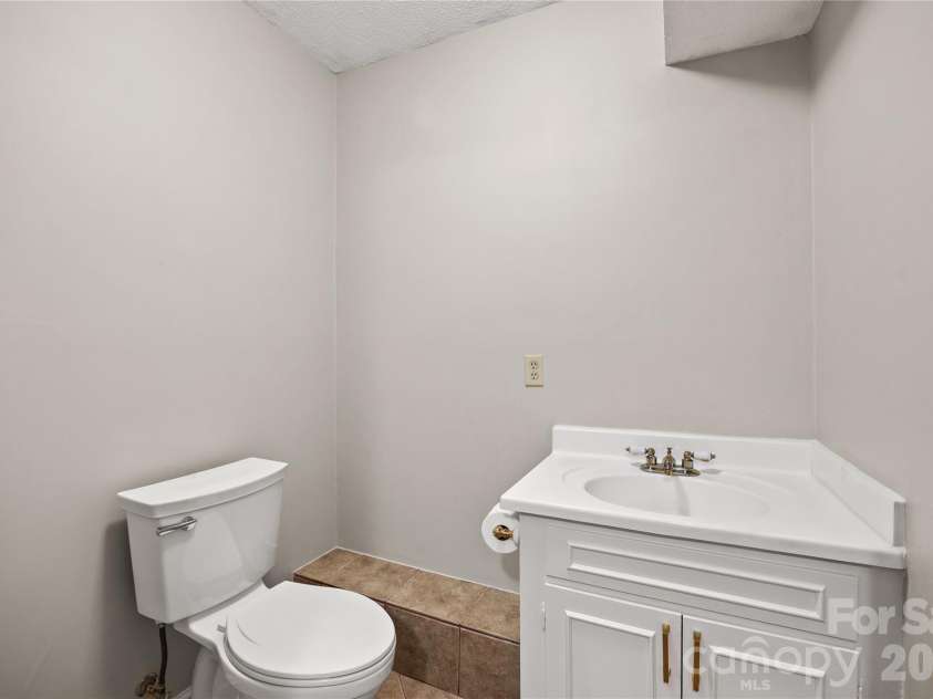 2417 Rosemond Circle, Gastonia, NC 28056.  MLS# CAR4382903, YatesRealty ID 24596. 