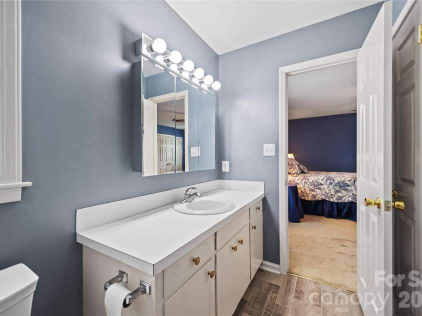 2417 Rosemond Circle, Gastonia, NC 28056.  MLS# CAR4382903, YatesRealty ID 24596. 