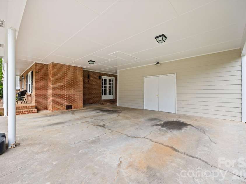 2417 Rosemond Circle, Gastonia, NC 28056.  MLS# CAR4382903, YatesRealty ID 24596. 