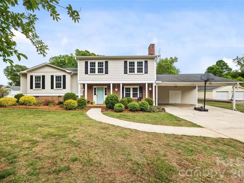 2417 Rosemond Circle, Gastonia, NC 28056.  MLS# CAR4382903, YatesRealty ID 24596. 