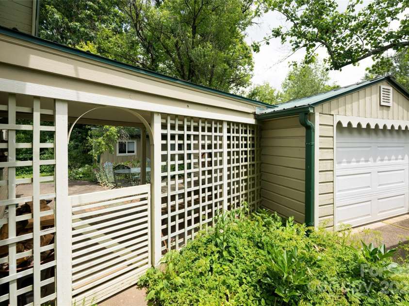 75 Cisco Road, Asheville, NC 28805.  MLS# CAR4269545, YatesRealty ID 24596. Detached Garage with Workshop Potential 