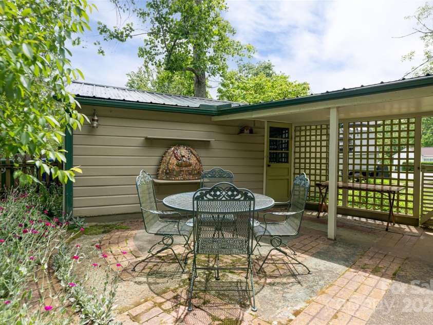 75 Cisco Road, Asheville, NC 28805.  MLS# CAR4269545, YatesRealty ID 24596. Dining Al Fresco! 