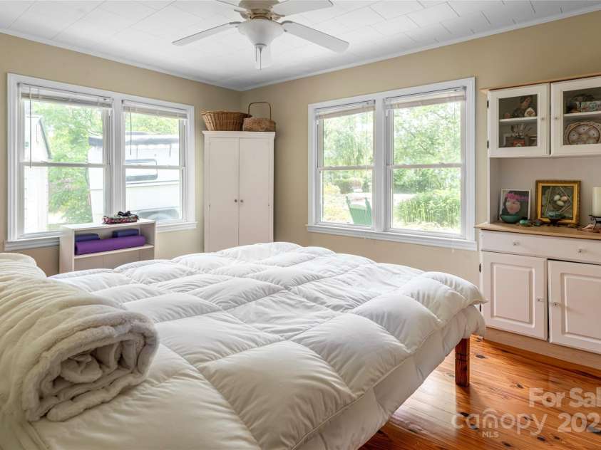 75 Cisco Road, Asheville, NC 28805.  MLS# CAR4269545, YatesRealty ID 24596. One of 2 Primary Suites