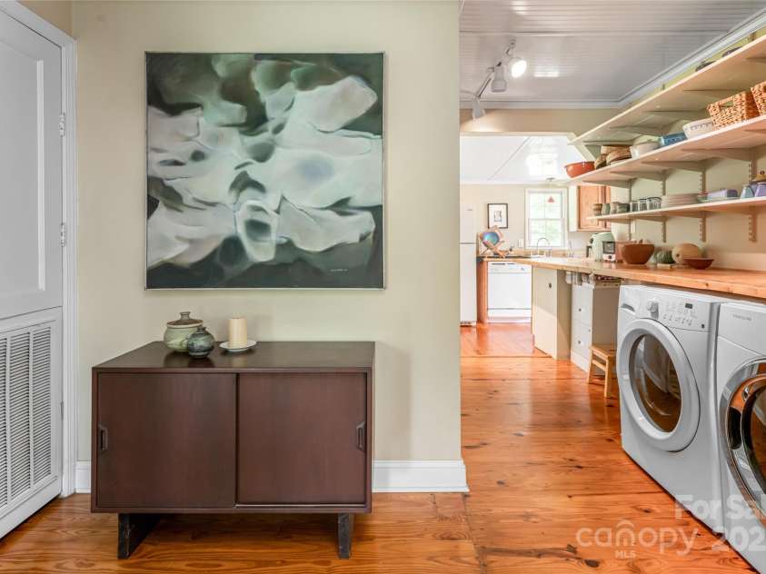 75 Cisco Road, Asheville, NC 28805.  MLS# CAR4269545, YatesRealty ID 24596. Seamless Flow 