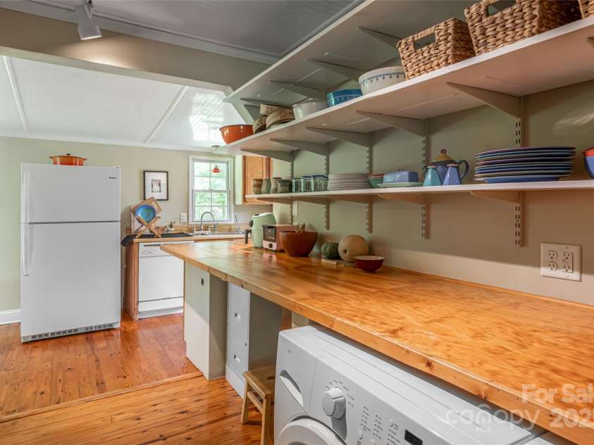 75 Cisco Road, Asheville, NC 28805.  MLS# CAR4277193, YatesRealty ID 24596. 