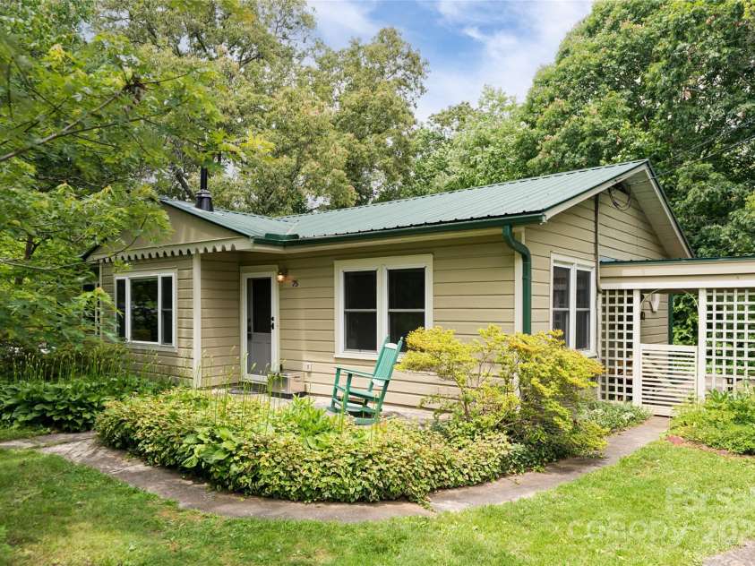75 Cisco Road, Asheville, NC 28805.  MLS# CAR4277193, YatesRealty ID 24596. Main Home with detachedgarage