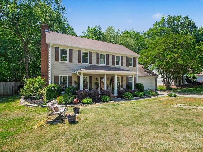 13333 Kintyre Court, Matthews, NC 28105.  MLS# CAR4372292, YatesRealty ID 24597. 