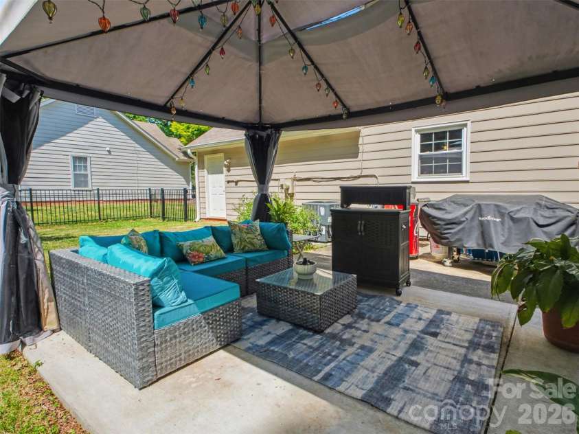 13333 Kintyre Court, Matthews, NC 28105.  MLS# CAR4372292, YatesRealty ID 24597. 