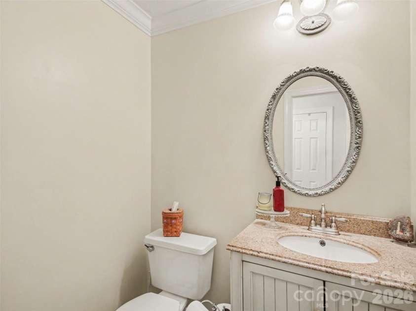 13333 Kintyre Court, Matthews, NC 28105.  MLS# CAR4372292, YatesRealty ID 24597. Half bath