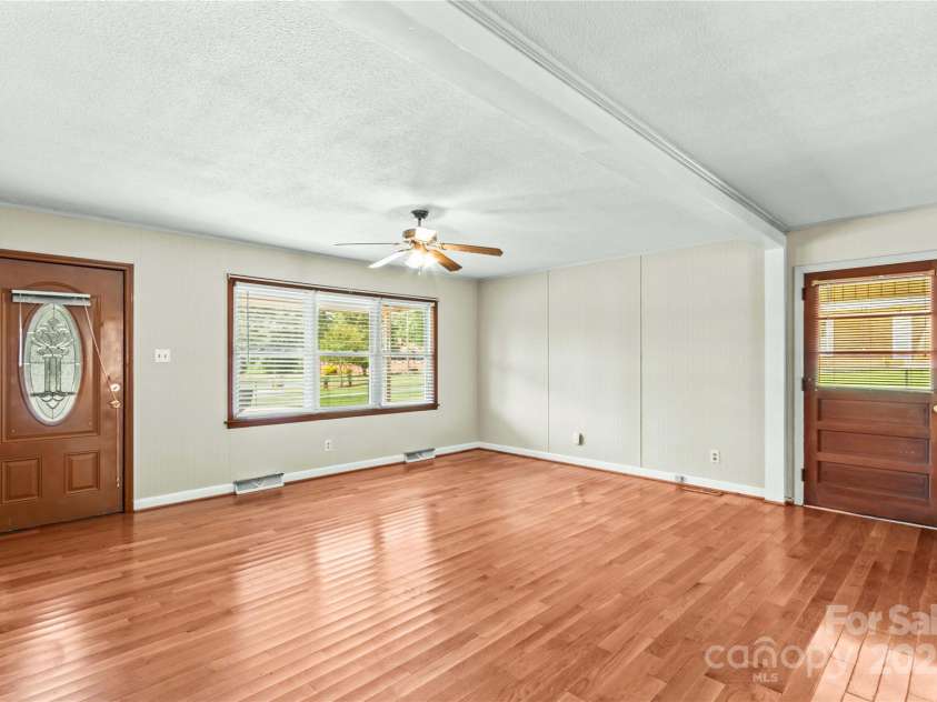 124 Island Park Lane, Statesville, NC 28625.  MLS# CAR4269104, YatesRealty ID 24598. 