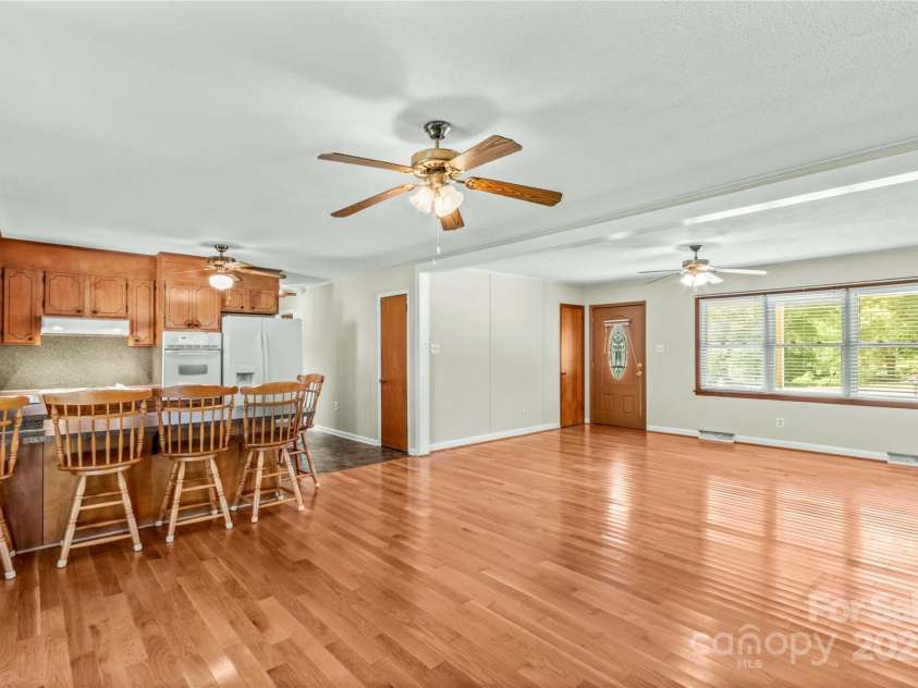 124 Island Park Lane, Statesville, NC 28625.  MLS# CAR4269104, YatesRealty ID 24598. 