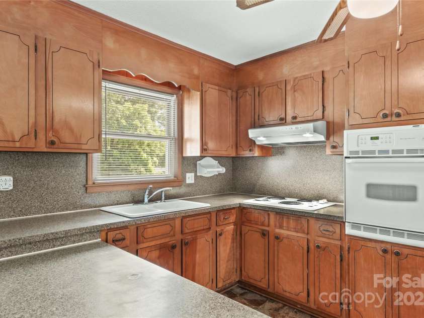 124 Island Park Lane, Statesville, NC 28625.  MLS# CAR4269104, YatesRealty ID 24598. 