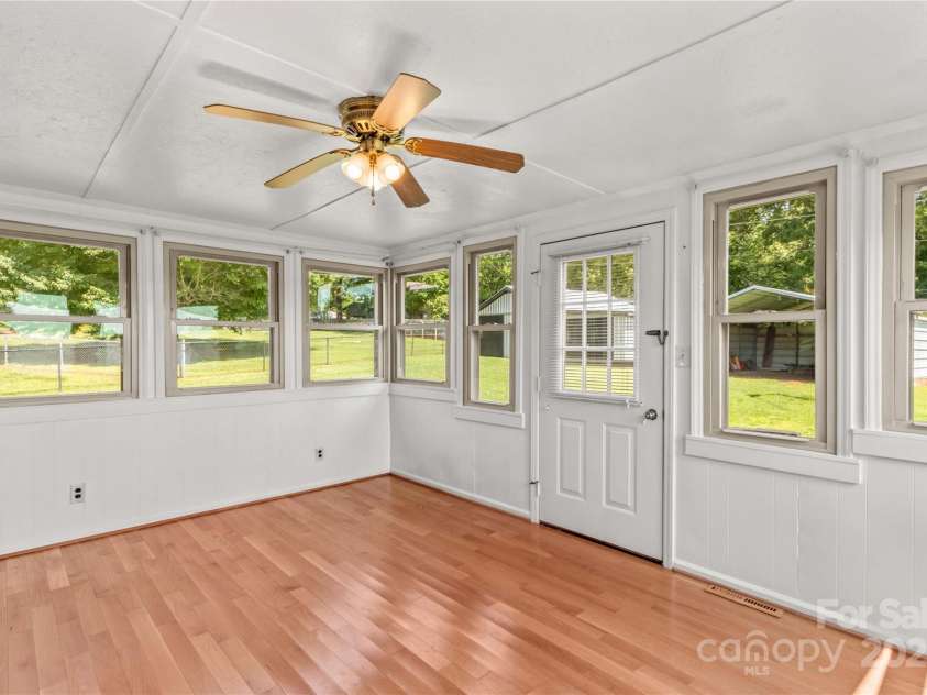 124 Island Park Lane, Statesville, NC 28625.  MLS# CAR4269104, YatesRealty ID 24598. 