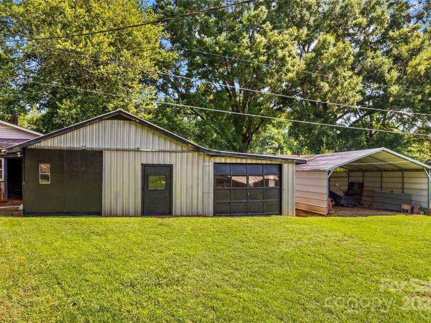 124 Island Park Lane, Statesville, NC 28625.  MLS# CAR4269104, YatesRealty ID 24598. 