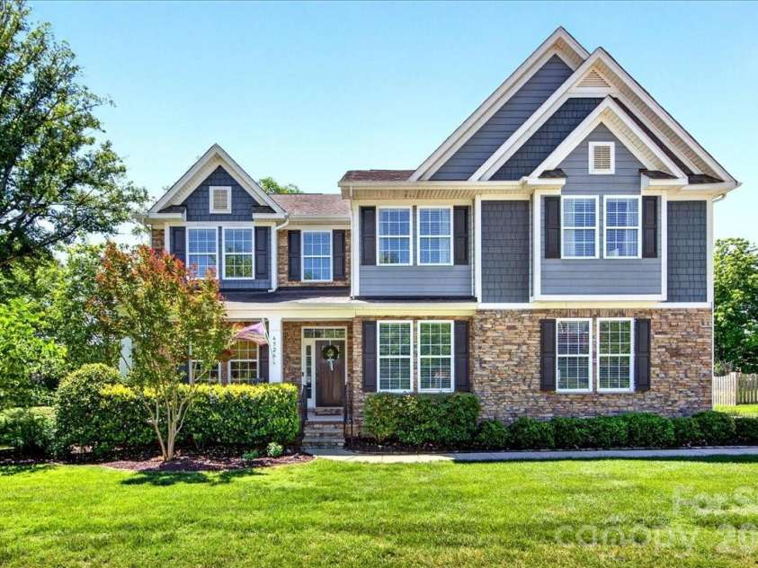 6526 Alba Rose Lane, Huntersville, NC 28078.  MLS# CAR4379236, YatesRealty ID 24598. 