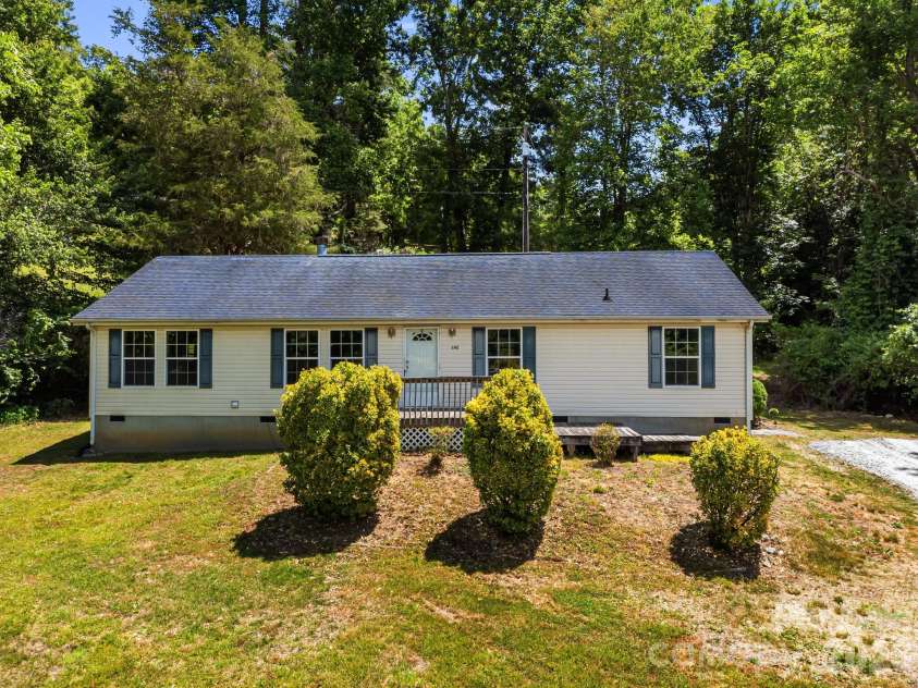 142 Josiah Lane, Hendersonville, NC 28792.  MLS# CAR4384365, YatesRealty ID 24599. 