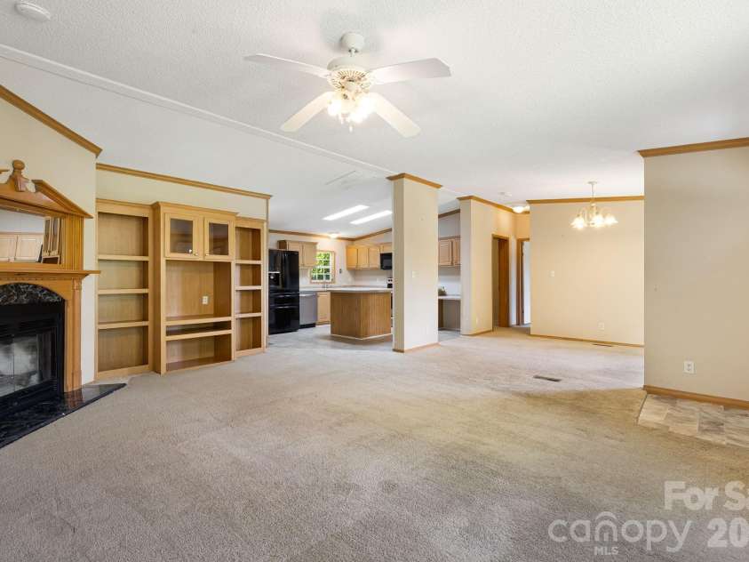 142 Josiah Lane, Hendersonville, NC 28792.  MLS# CAR4384365, YatesRealty ID 24599. 