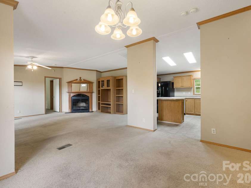 142 Josiah Lane, Hendersonville, NC 28792.  MLS# CAR4384365, YatesRealty ID 24599. 
