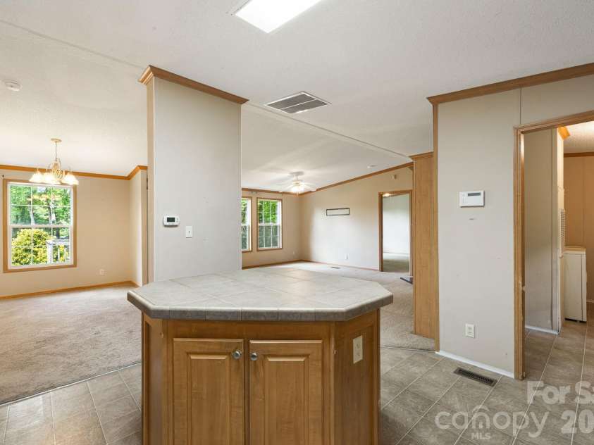 142 Josiah Lane, Hendersonville, NC 28792.  MLS# CAR4384365, YatesRealty ID 24599. 