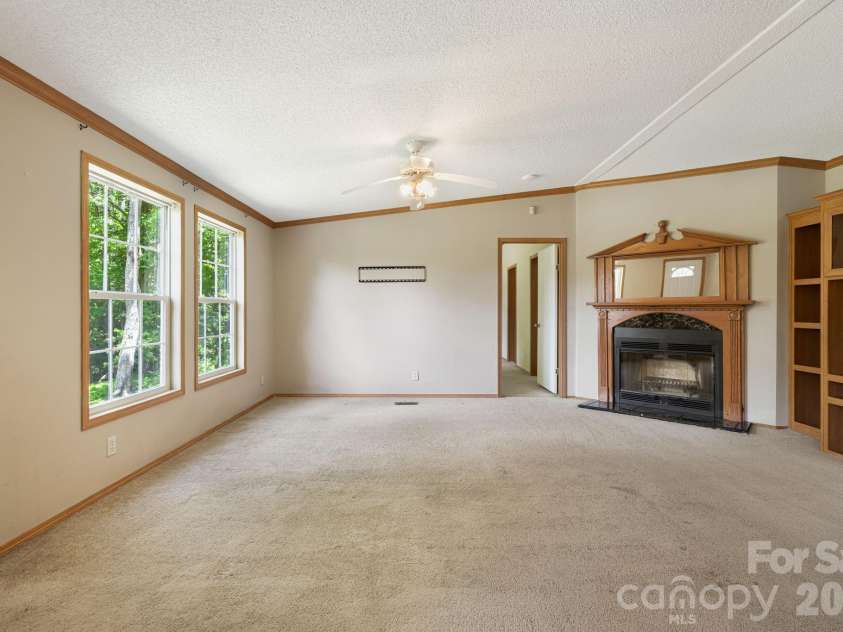 142 Josiah Lane, Hendersonville, NC 28792.  MLS# CAR4384365, YatesRealty ID 24599. 