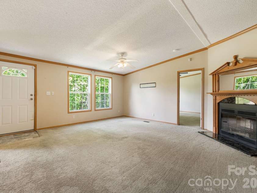 142 Josiah Lane, Hendersonville, NC 28792.  MLS# CAR4384365, YatesRealty ID 24599. 