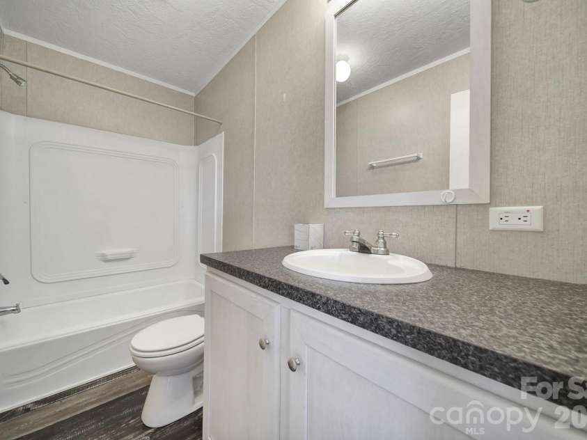 4315 Givens Road, Rock Hill, SC 29730.  MLS# CAR4350303, YatesRealty ID 2460. HALL BATH 