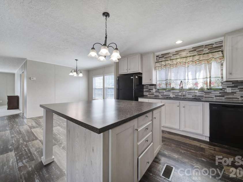 4315 Givens Road, Rock Hill, SC 29730.  MLS# CAR4350303, YatesRealty ID 2460. OPEN KITCHEN