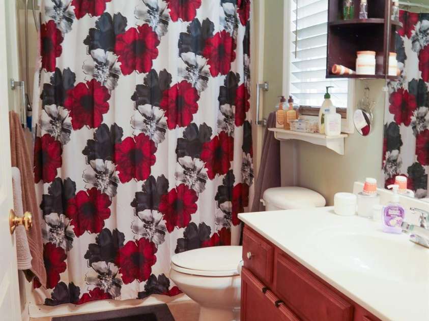 90 Elm Street, Morganton, NC 28655.  MLS# CAR4235791, YatesRealty ID 2460. Primary Bath