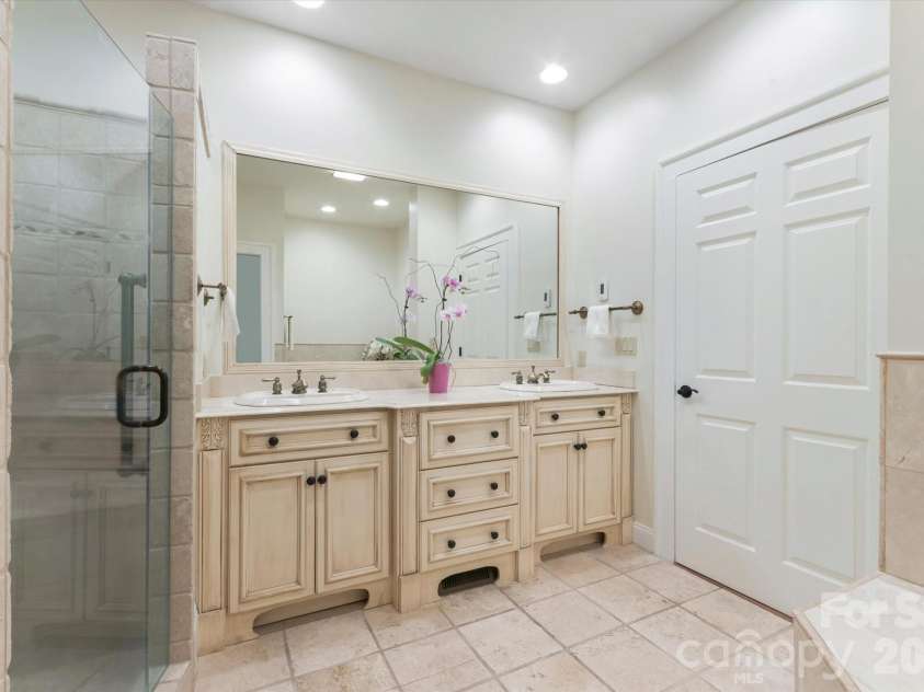 16 Hollyberry Lane, Brevard, NC 28712.  MLS# CAR4369500, YatesRealty ID 24601. 