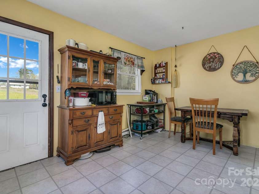 10 Laurel Brook Drive, Hendersonville, NC 28792.  MLS# CAR4227976, YatesRealty ID 24602. 