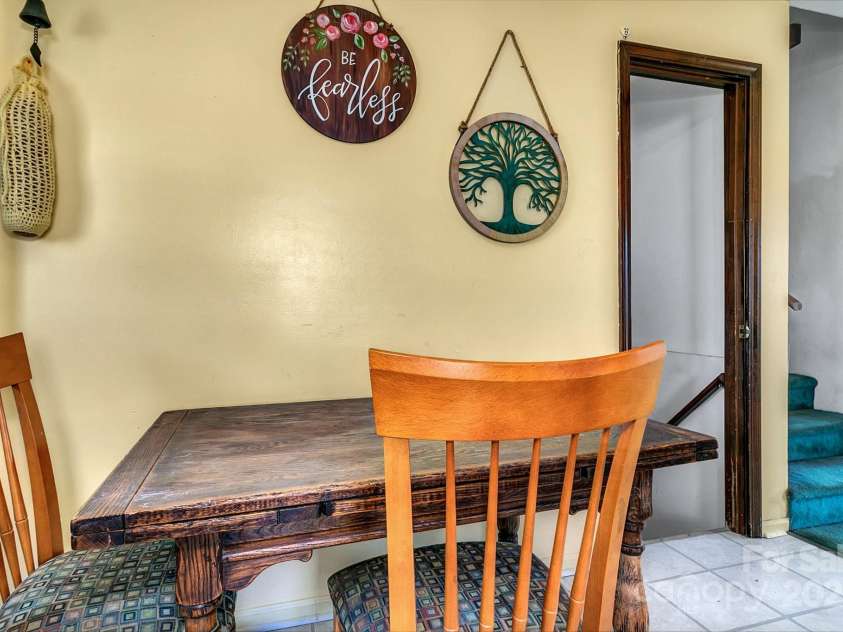 10 Laurel Brook Drive, Hendersonville, NC 28792.  MLS# CAR4227976, YatesRealty ID 24602. 