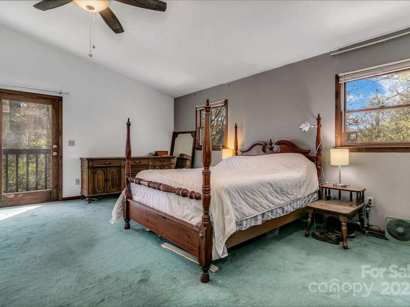 10 Laurel Brook Drive, Hendersonville, NC 28792.  MLS# CAR4227976, YatesRealty ID 24602. 