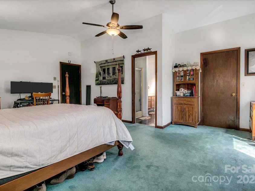 10 Laurel Brook Drive, Hendersonville, NC 28792.  MLS# CAR4227976, YatesRealty ID 24602. 