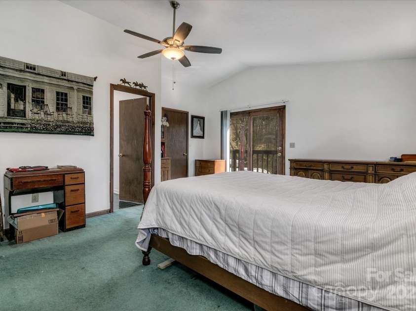 10 Laurel Brook Drive, Hendersonville, NC 28792.  MLS# CAR4227976, YatesRealty ID 24602. 