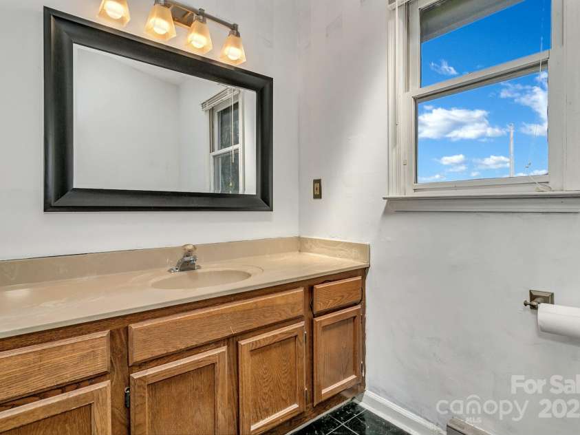 10 Laurel Brook Drive, Hendersonville, NC 28792.  MLS# CAR4227976, YatesRealty ID 24602. 