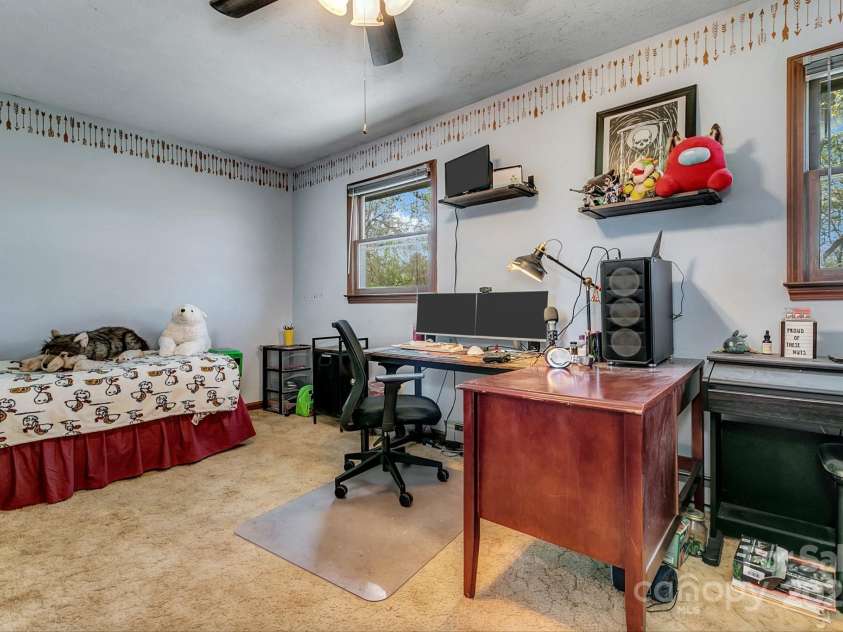 10 Laurel Brook Drive, Hendersonville, NC 28792.  MLS# CAR4227976, YatesRealty ID 24602. 