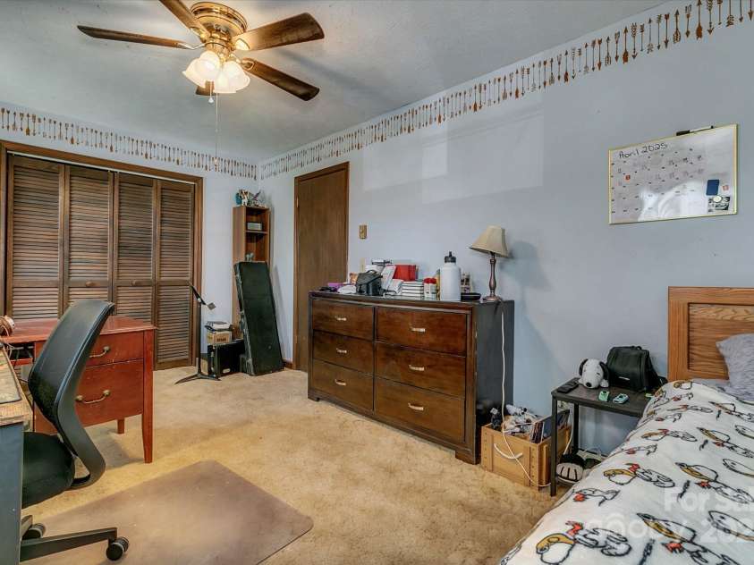 10 Laurel Brook Drive, Hendersonville, NC 28792.  MLS# CAR4227976, YatesRealty ID 24602. 