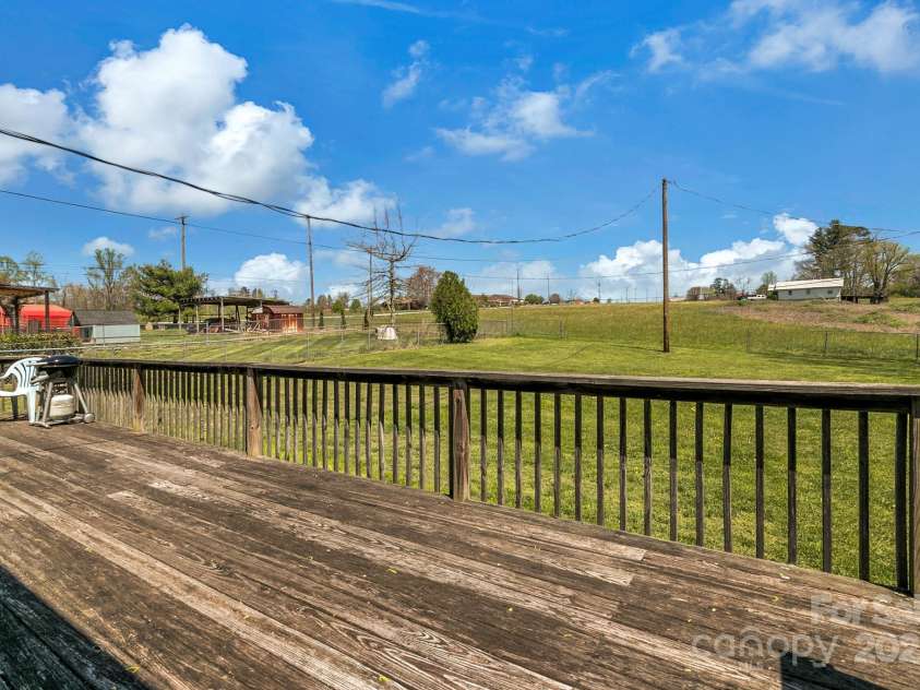 10 Laurel Brook Drive, Hendersonville, NC 28792.  MLS# CAR4227976, YatesRealty ID 24602. 