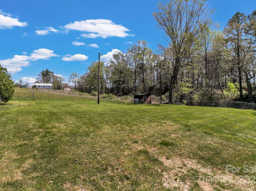10 Laurel Brook Drive, Hendersonville, NC 28792.  MLS# CAR4227976, YatesRealty ID 24602. 