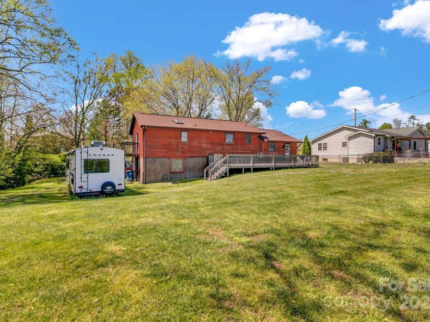 10 Laurel Brook Drive, Hendersonville, NC 28792.  MLS# CAR4227976, YatesRealty ID 24602. 