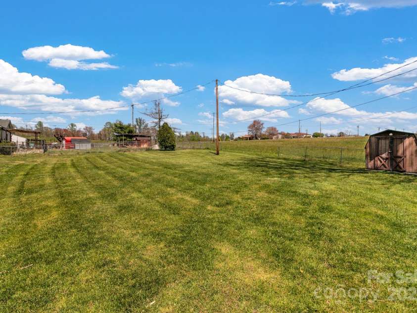 10 Laurel Brook Drive, Hendersonville, NC 28792.  MLS# CAR4227976, YatesRealty ID 24602. Large level back yard