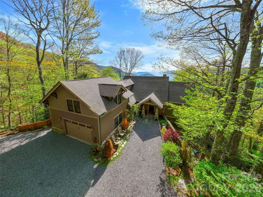 110 Soaring Mountain Drive, Waynesville, NC 28786.  MLS# CAR4378537, YatesRealty ID 24602. 