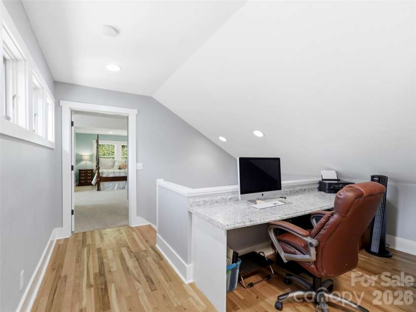 110 Soaring Mountain Drive, Waynesville, NC 28786.  MLS# CAR4378537, YatesRealty ID 24602. Great office space