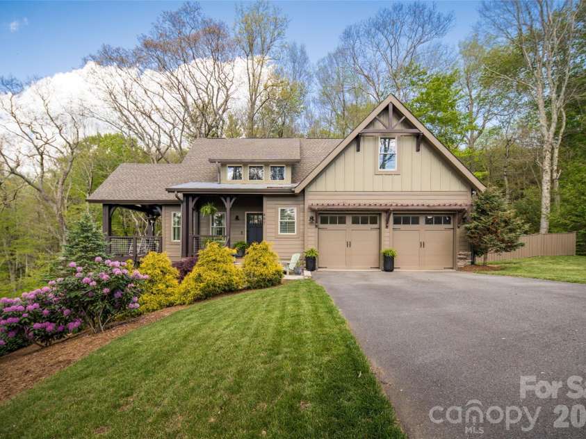 497 Black Locust Circle, Blowing Rock, NC 28605.  MLS# CAR4379126, YatesRealty ID 24603. 