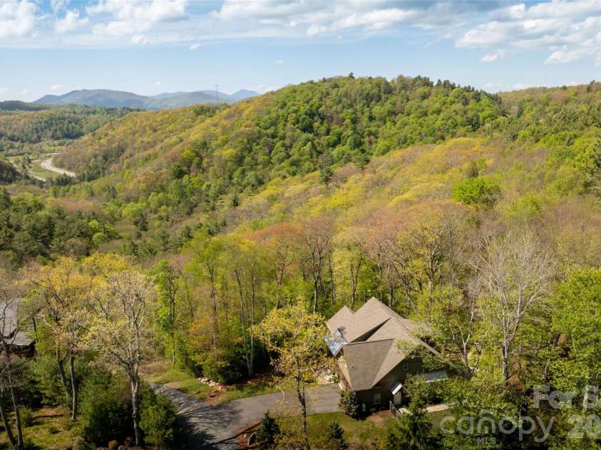497 Black Locust Circle, Blowing Rock, NC 28605.  MLS# CAR4379126, YatesRealty ID 24603. 
