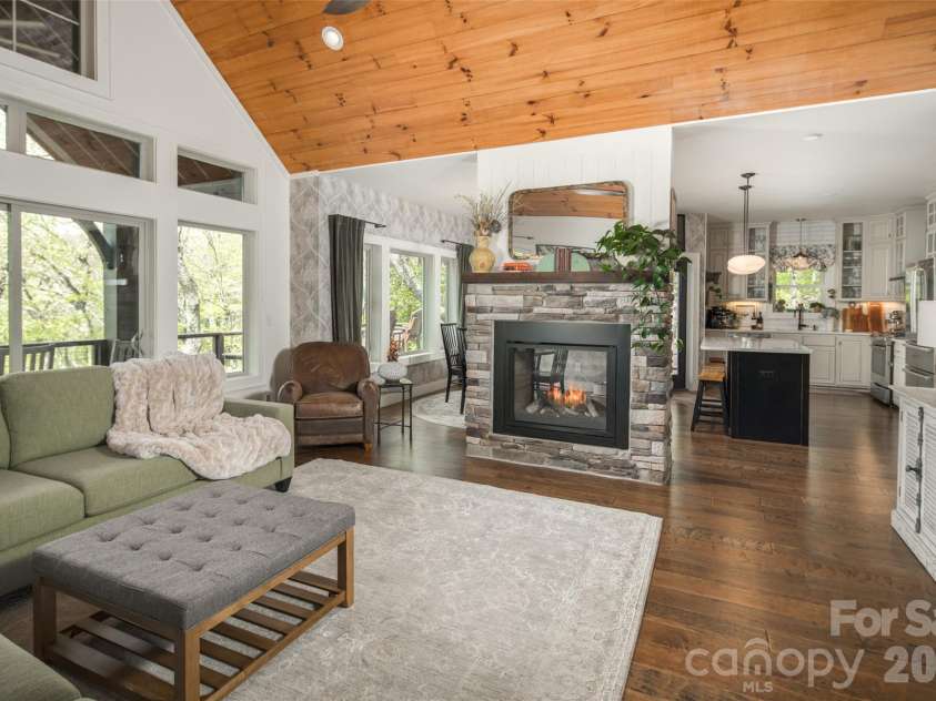 497 Black Locust Circle, Blowing Rock, NC 28605.  MLS# CAR4379126, YatesRealty ID 24603. 